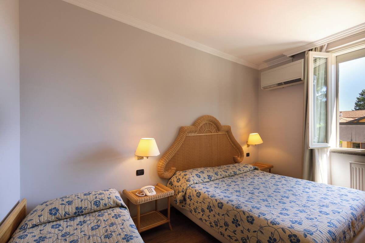 Triple Room | Premium bedding, pillowtop beds, in-room safe