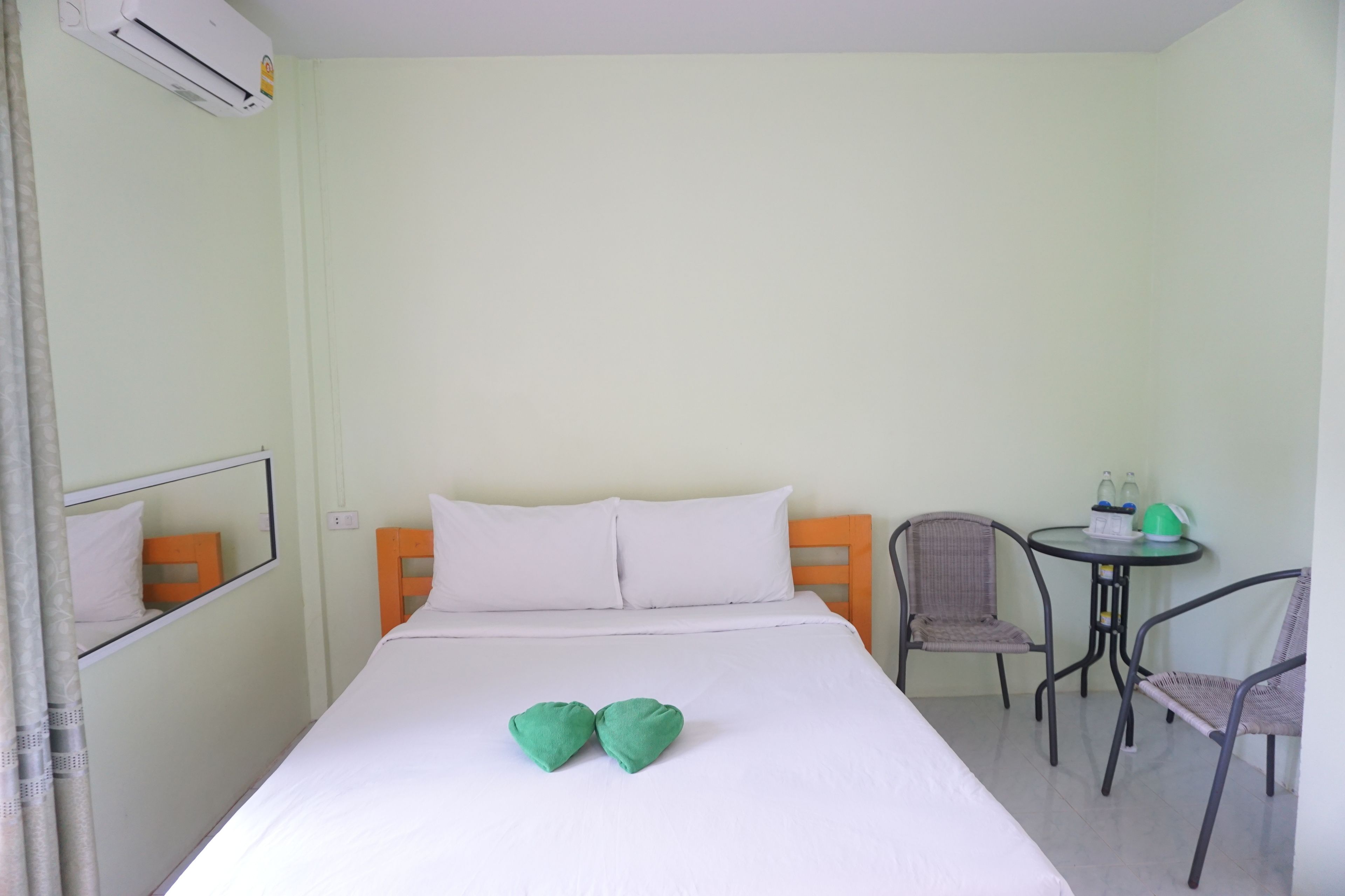 Budget Double Room  | Escrivaninha, Wi-Fi de cortesia