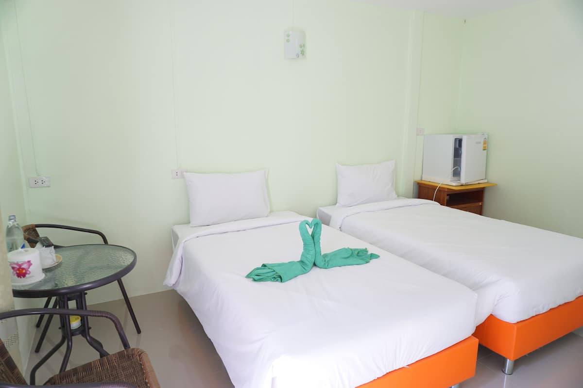 Budget Twin Room | Desk, free WiFi