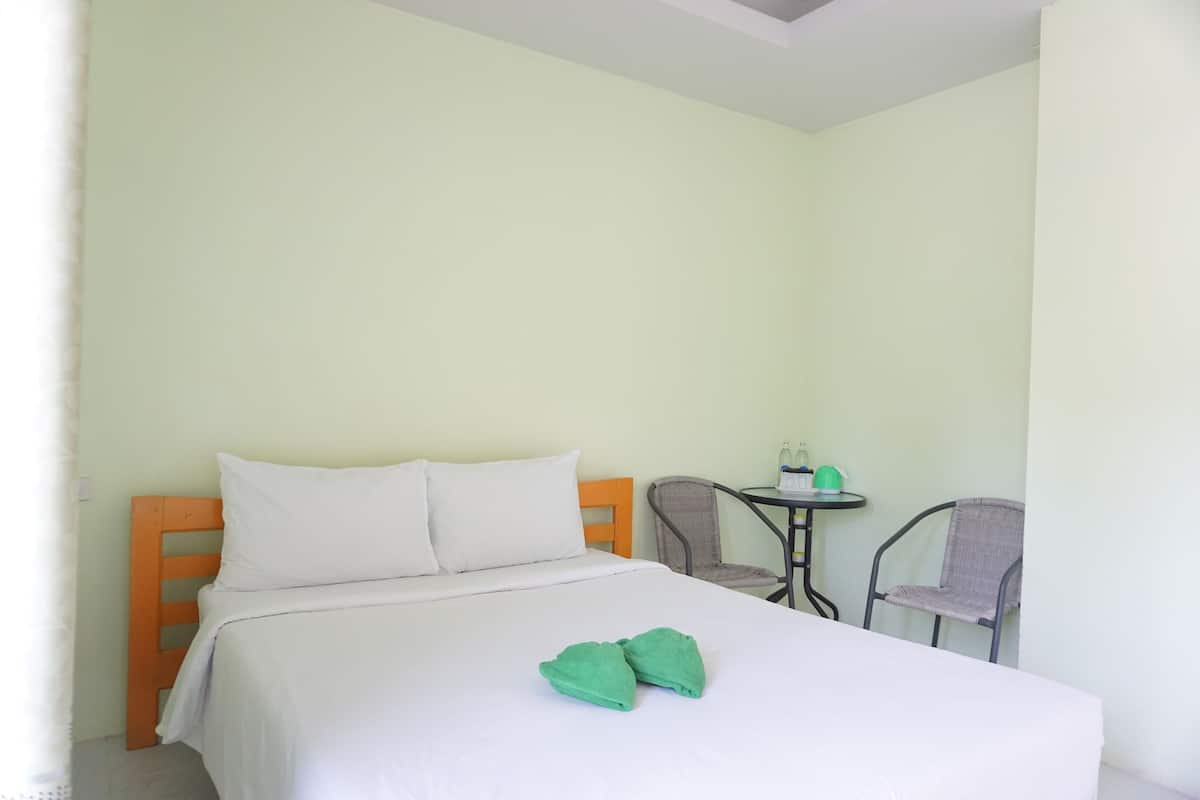 Budget Double Room | Desk, free WiFi