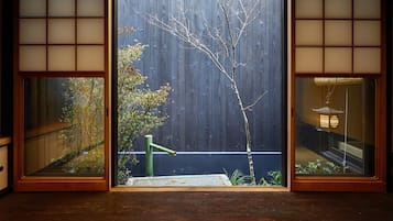 ํธ๋๋์
๋ ํ์ฐ์ค (w/Semi open air bath) | ๊ฐ์ค ๋ด ๊ธ๊ณ , ๋ค๋ฆฌ๋ฏธ/๋ค๋ฆฌ๋ฏธํ, ๋ฌด๋ฃ WiFi, ์นจ๋ ์ํธ