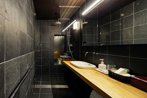 バスルームのシャワー