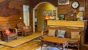 Living area - Here is Good Home (Ren'ai)