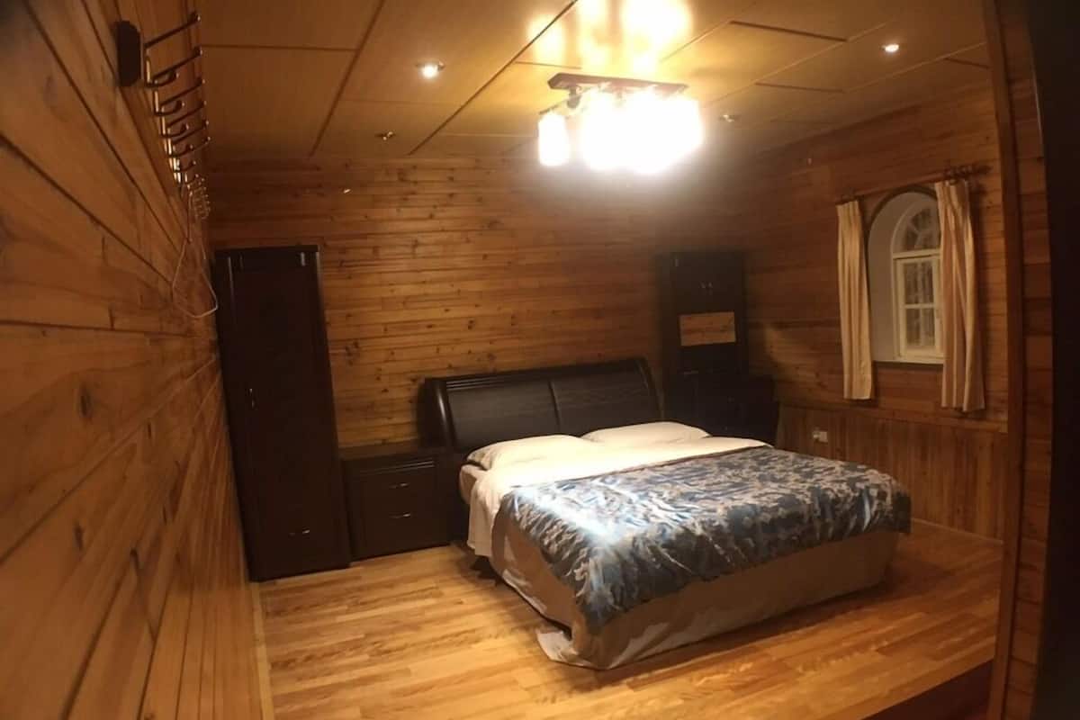 Luxury Suite | Blackout drapes, free WiFi