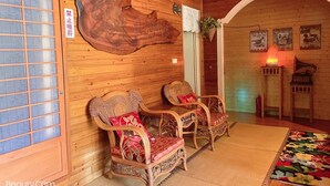 Living area - Here is Good Home (Ren'ai)