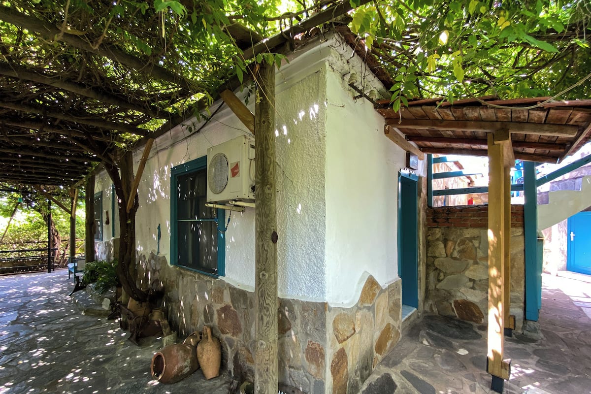 1 bedroom, premium bedding, soundproofing, free WiFi