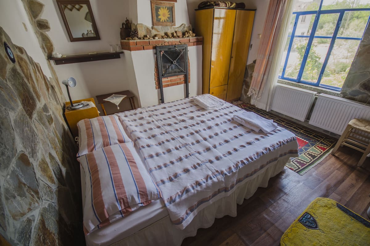 1 bedroom, premium bedding, soundproofing, free WiFi