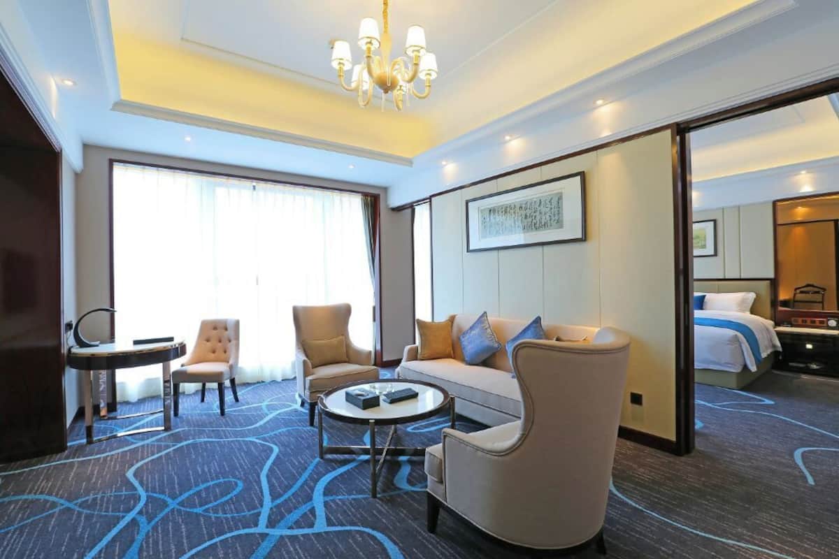 1 bedroom, in-room safe, desk, laptop workspace