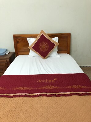 Habitación con 2 camas individuales, baño privado | Wifi gratis