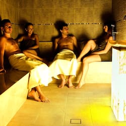 Sauna, bain à remous, soins corporels, soins du visage