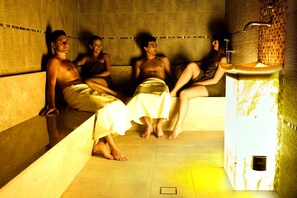 Sauna, spa, soins du corps, soins du visage, manucure et pédicure