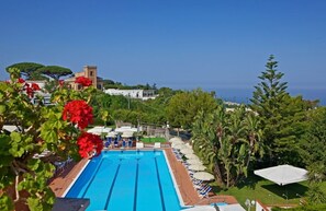 Seasonal outdoor pool, open 9:00 AM to 7:30 PM, pool umbrellas - B&B Il Sogno (Anacapri)