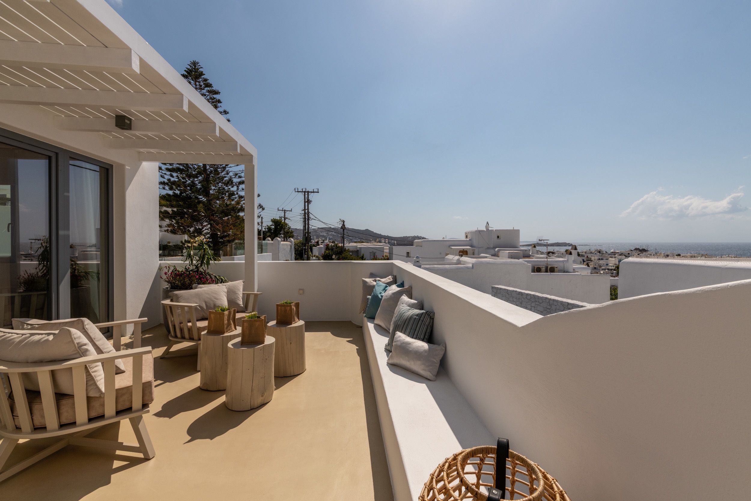 Deluxe Suite, 1 Queen Bed, Sea View | Minibar, in-room safe, desk, soundproofing