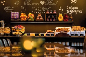 Daily continental breakfast for a fee - Motel One Glasgow (Glasgow)