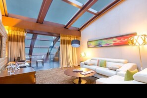 Living area - Sahara Star (Mumbai)