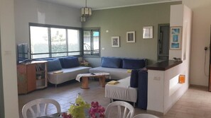 Apartment, 2 Bedrooms | Living room