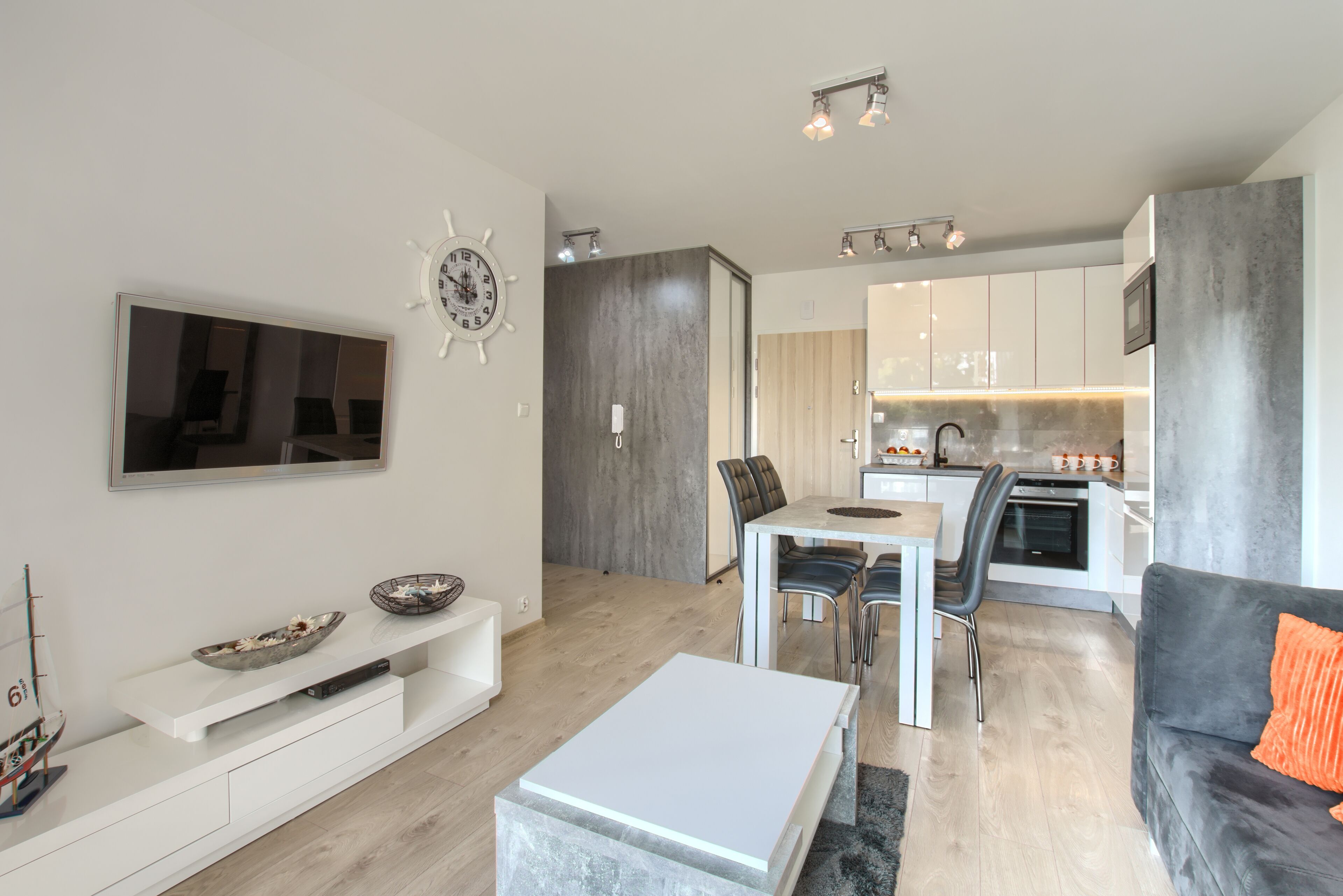Deluxe Apartment | 1 bedroom, premium bedding, individually decorated, blackout drapes