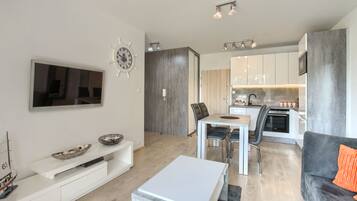 Deluxe Apartment | 1 bedroom, premium bedding, individually decorated, blackout drapes