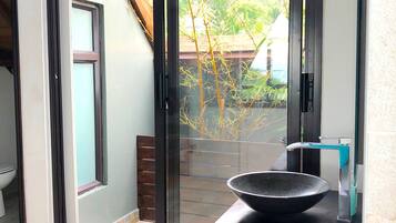 Deluxe Villa, 4 Bedrooms, Accessible, Ocean View | Bathroom | Shower, rainfall showerhead, towels