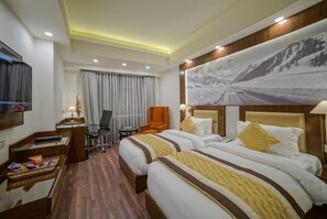 Quarto duplo luxo, 1 quarto | Roupas de cama premium, frigobar, cofres nos quartos, escrivaninha