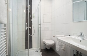 Bruser, gratis toiletartikler, hårtørrer, håndklæder