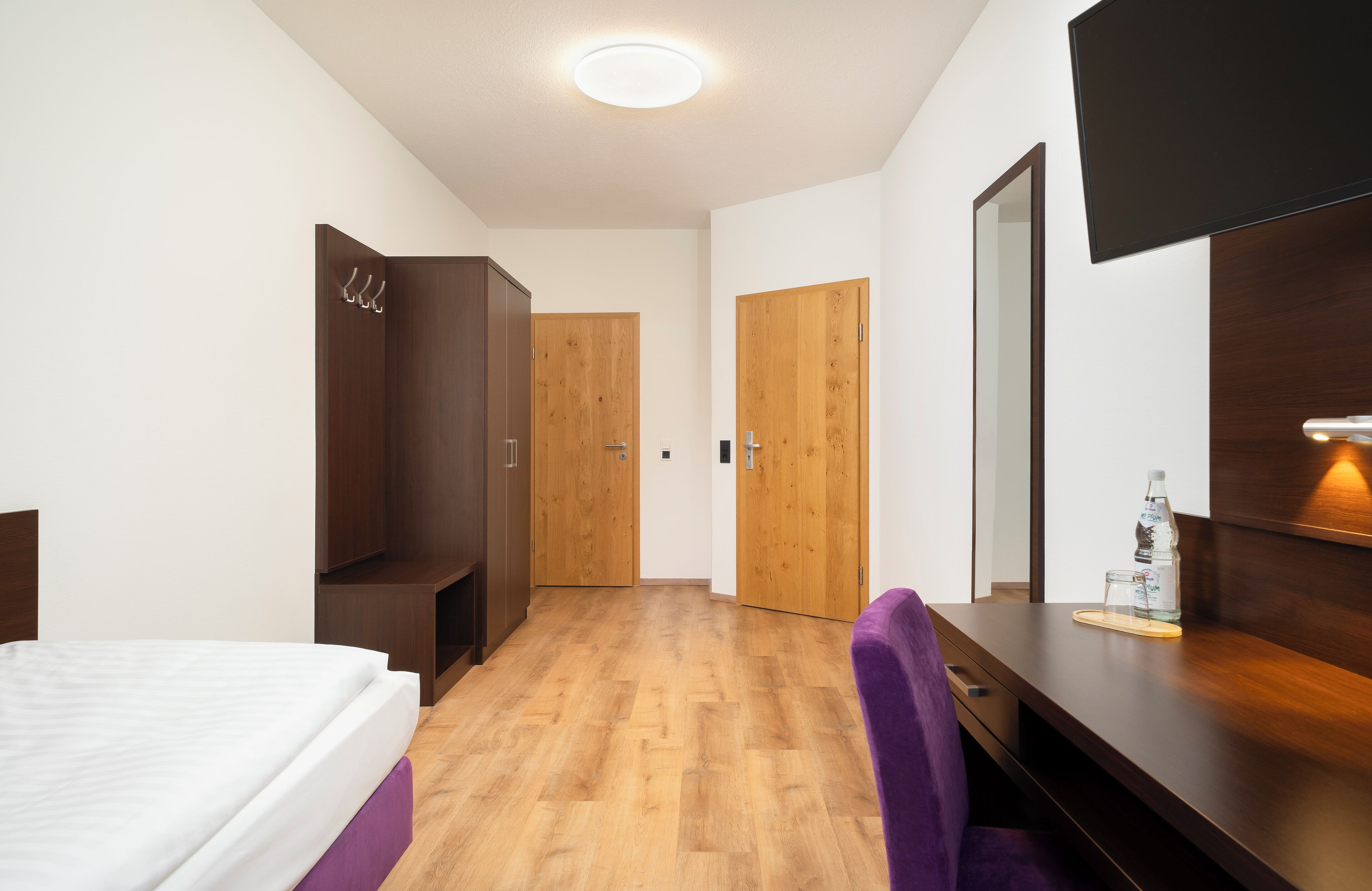 single room, 1 single bed | in-room safe, desk, soundproofing, free wifi