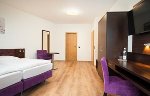 Double Room, 1 Double Bed | In-room safe, desk, soundproofing, free WiFi