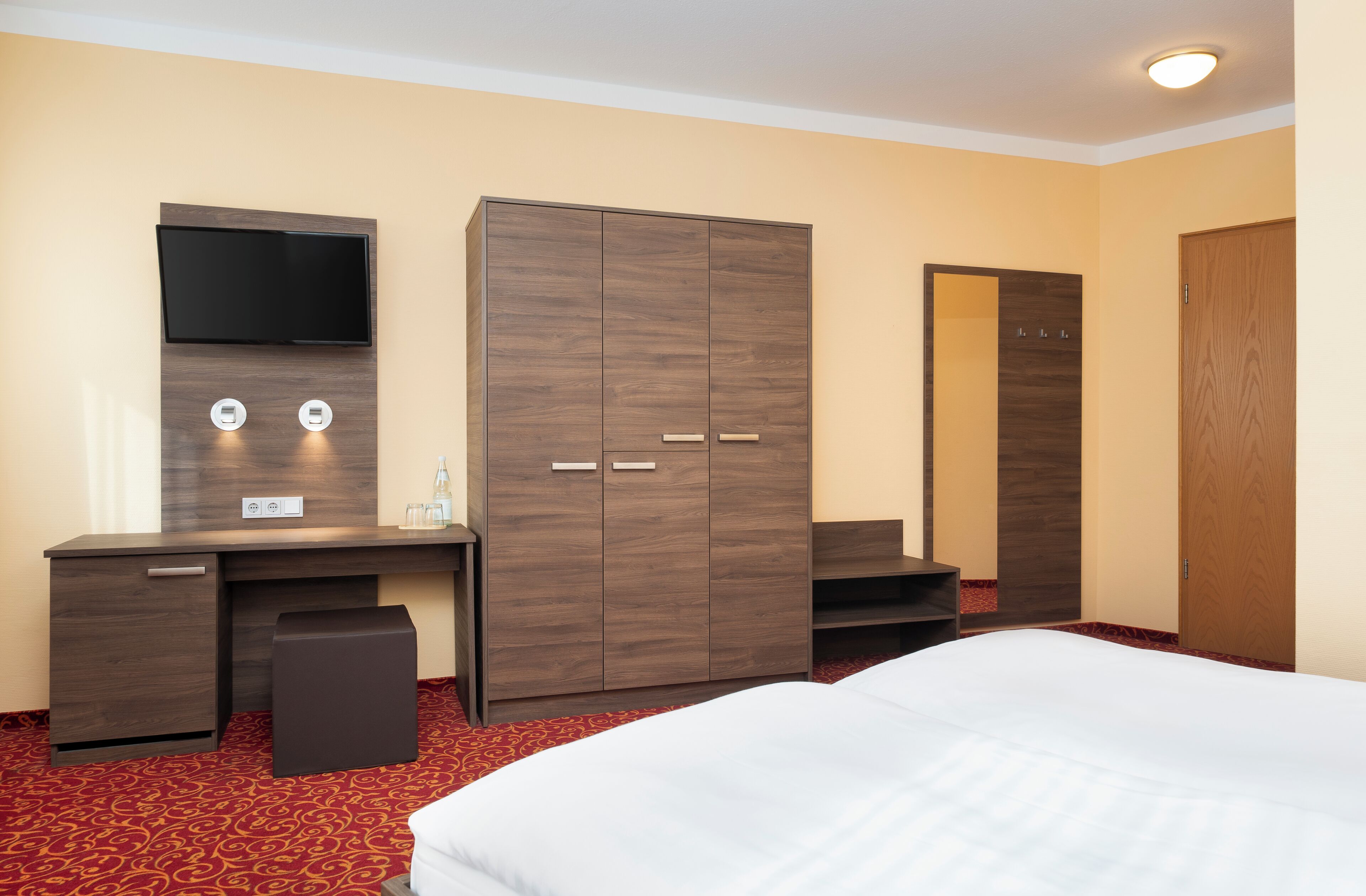 double room, 1 double bed | in-room safe, desk, soundproofing, free wifi