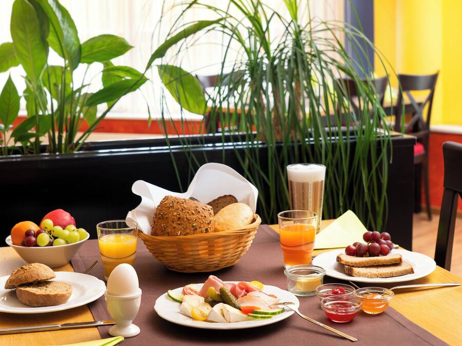 Tägliches Frühstücksbuffet gegen Gebühr