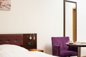 In-room safe, desk, soundproofing, free WiFi - Ates Hotel Lampertheim by Aurum (Lampertheim)