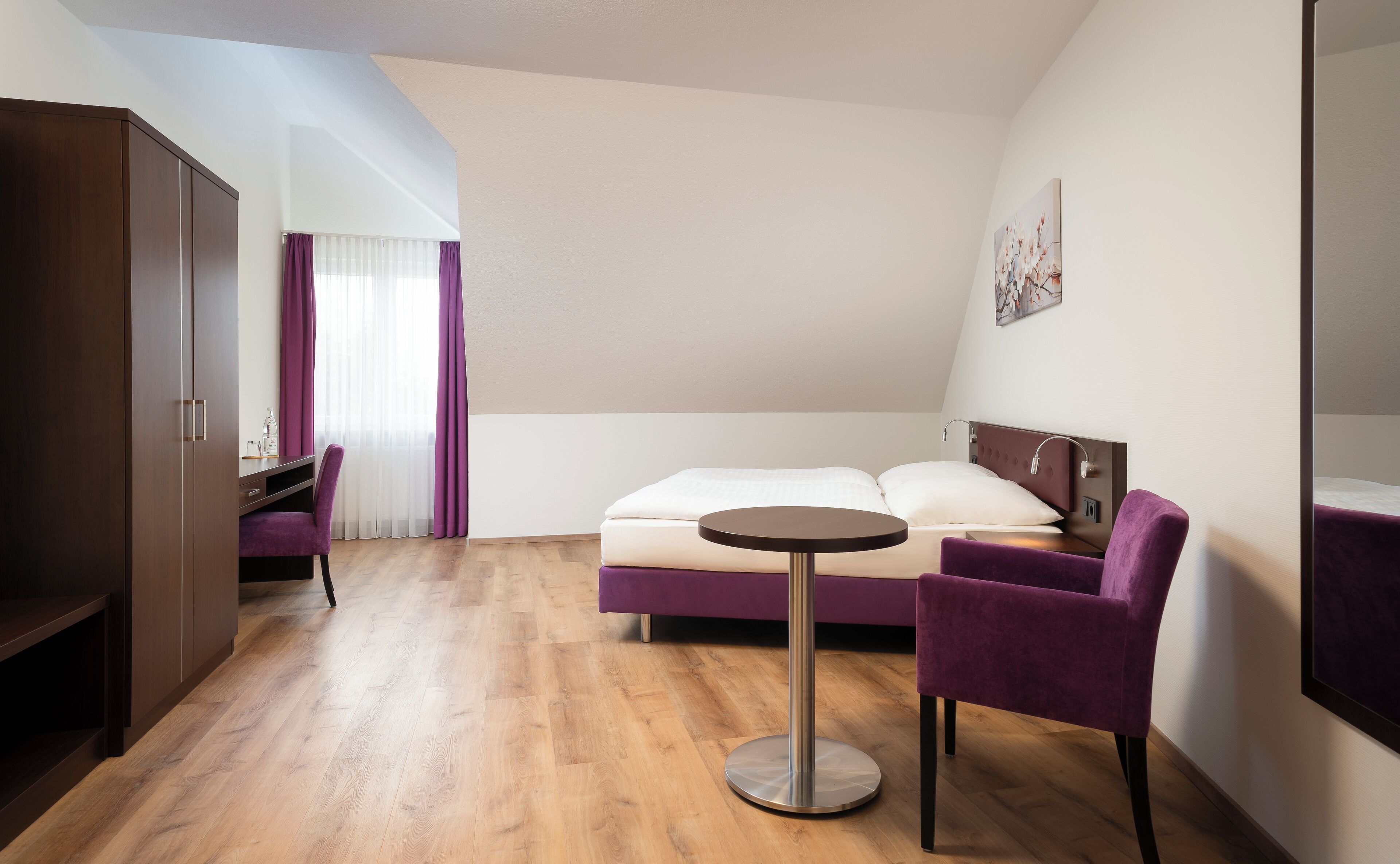 double room, 1 double bed | in-room safe, desk, soundproofing, free wifi