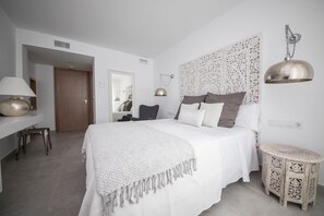 Habitación Deluxe doble, 1 cama de matrimonio | Ropa de cama de alta calidad y edredones de plumas