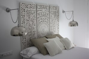 Habitación Deluxe doble, 1 cama de matrimonio | Ropa de cama de alta calidad y edredones de plumas