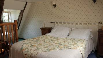 Dúplex (Chambre Jaune) | 1 habitación, decoración personalizada, muebles diferentes y escritorio