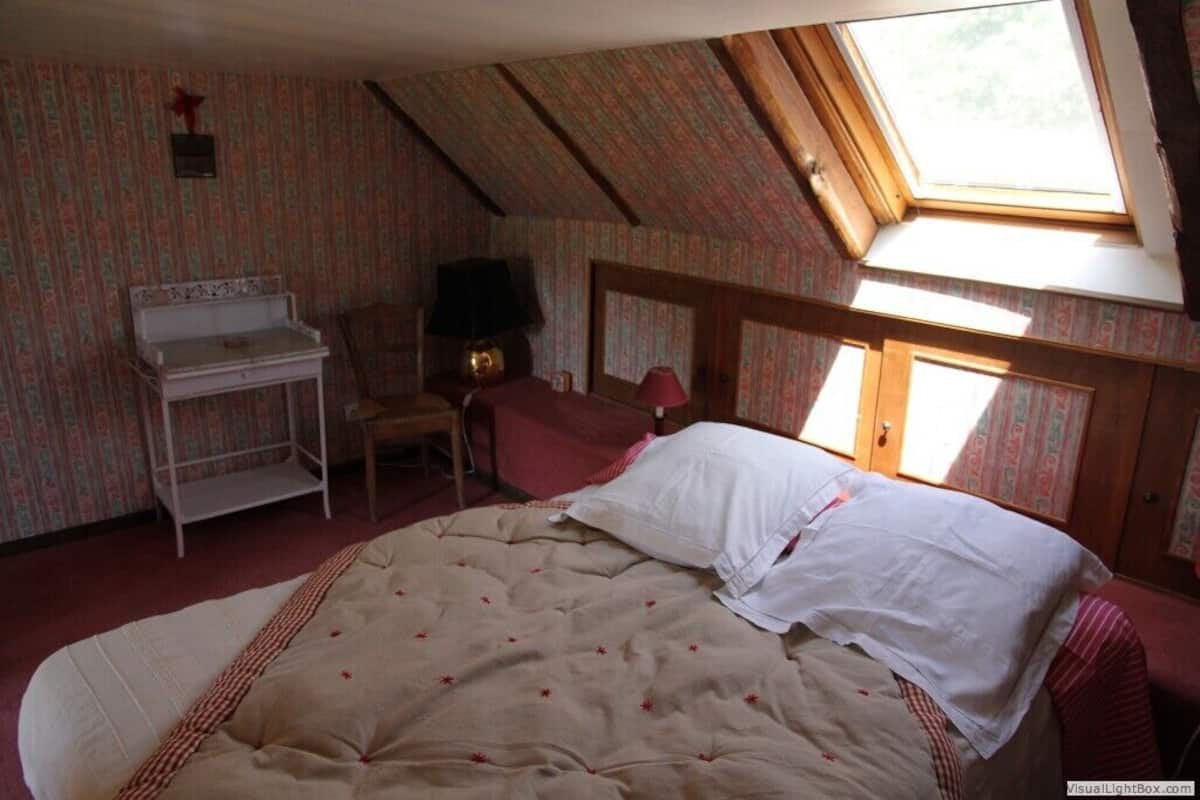 複式房屋 (Chambre Rose) | 書桌、手提電腦工作空間、遮光窗簾/窗簾、熨斗/熨衫板