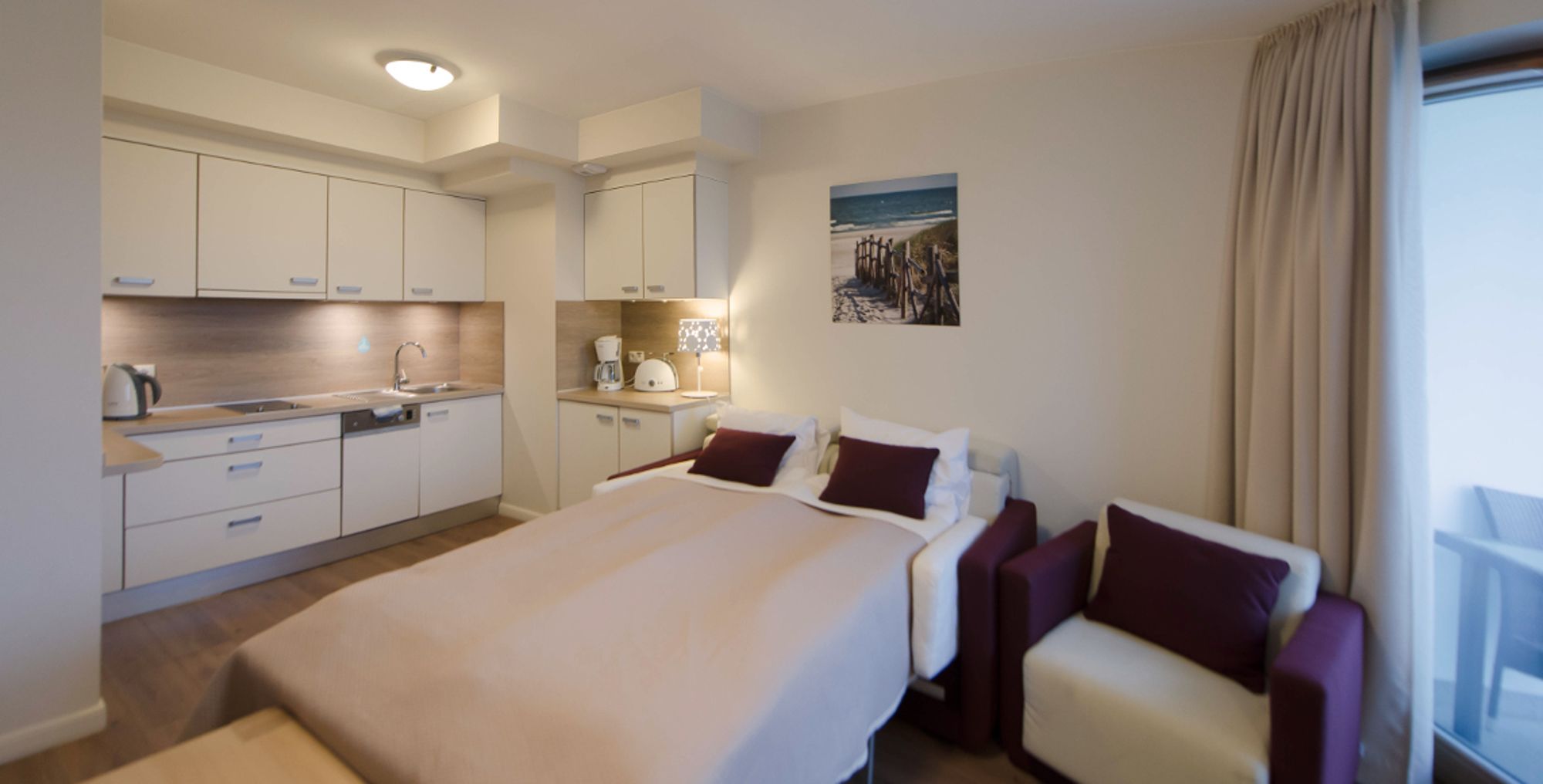 Comfort Apartment (Natural) | Iron/ironing board, free cribs/infant beds, free WiFi, bed sheets