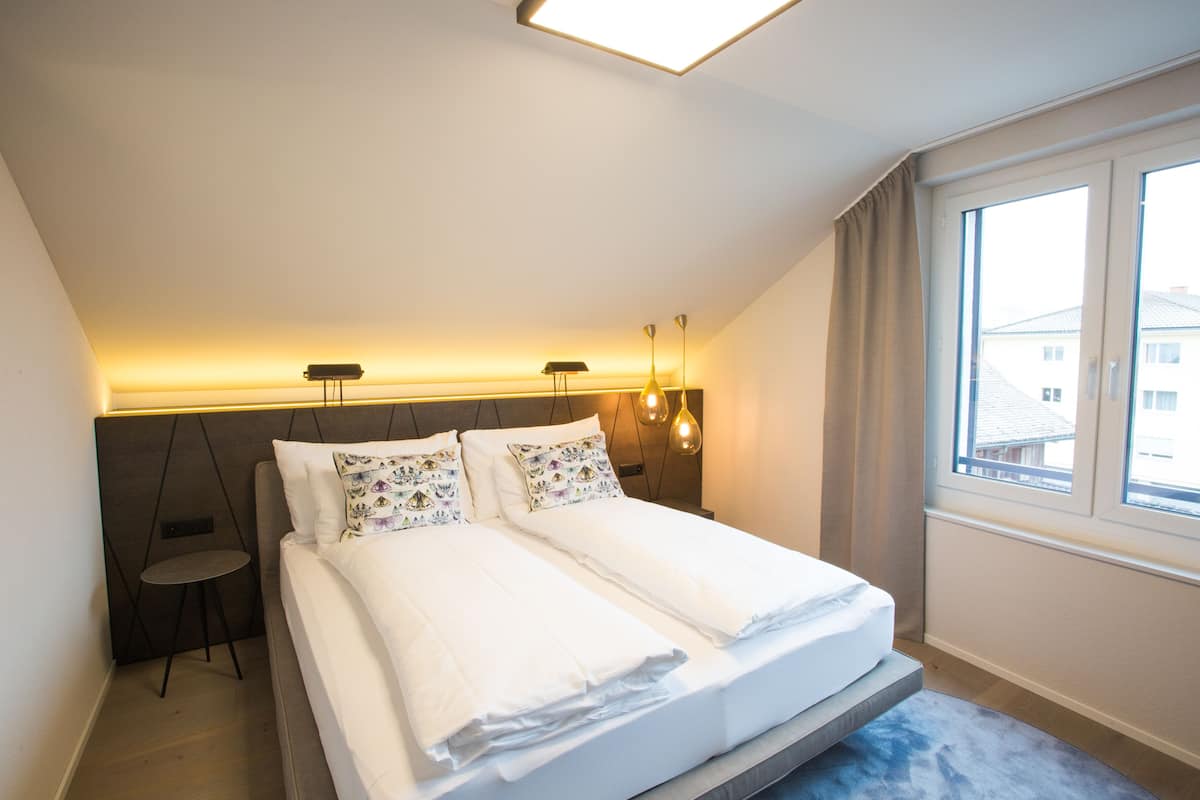 Suite | Minibar (free items), desk, soundproofing, WiFi (free)