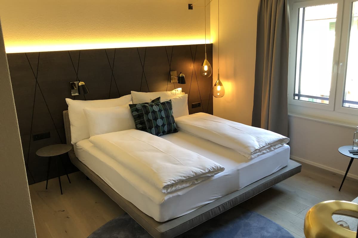 Deluxe Double Room, 1 King Bed | Minibar (free items), desk, soundproofing, WiFi (free)