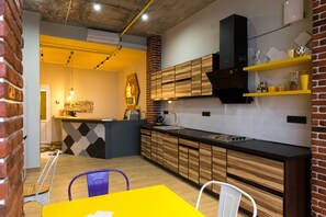 Dining - Hotel Bee Station - Hostel (Kyiv)