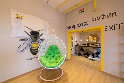 Hotel Bee Station - Hostel