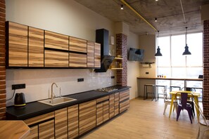 Dining - Hotel Bee Station - Hostel (Kyiv)