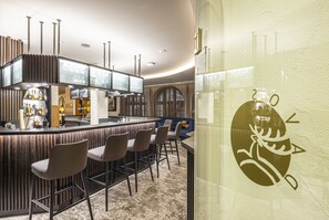 Bar (on property) - Central Apartments Davos (Davos)