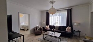 Apartamento, 3 quartos, vista para a montanha | Área de estar | Smart TV