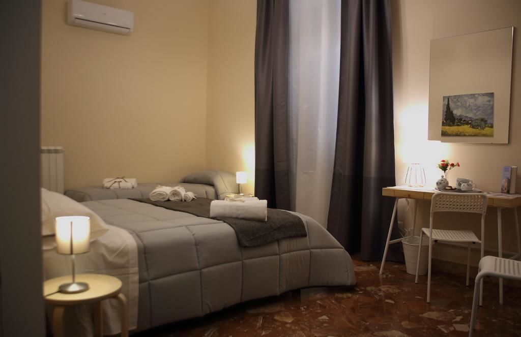 Habitación triple | Escritorio, sistema de insonorización, camas supletorias y wifi gratis