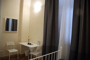 Quarto casal | Escrivaninha, quartos à prova de som, camas extras/dobráveis (sobretaxa)