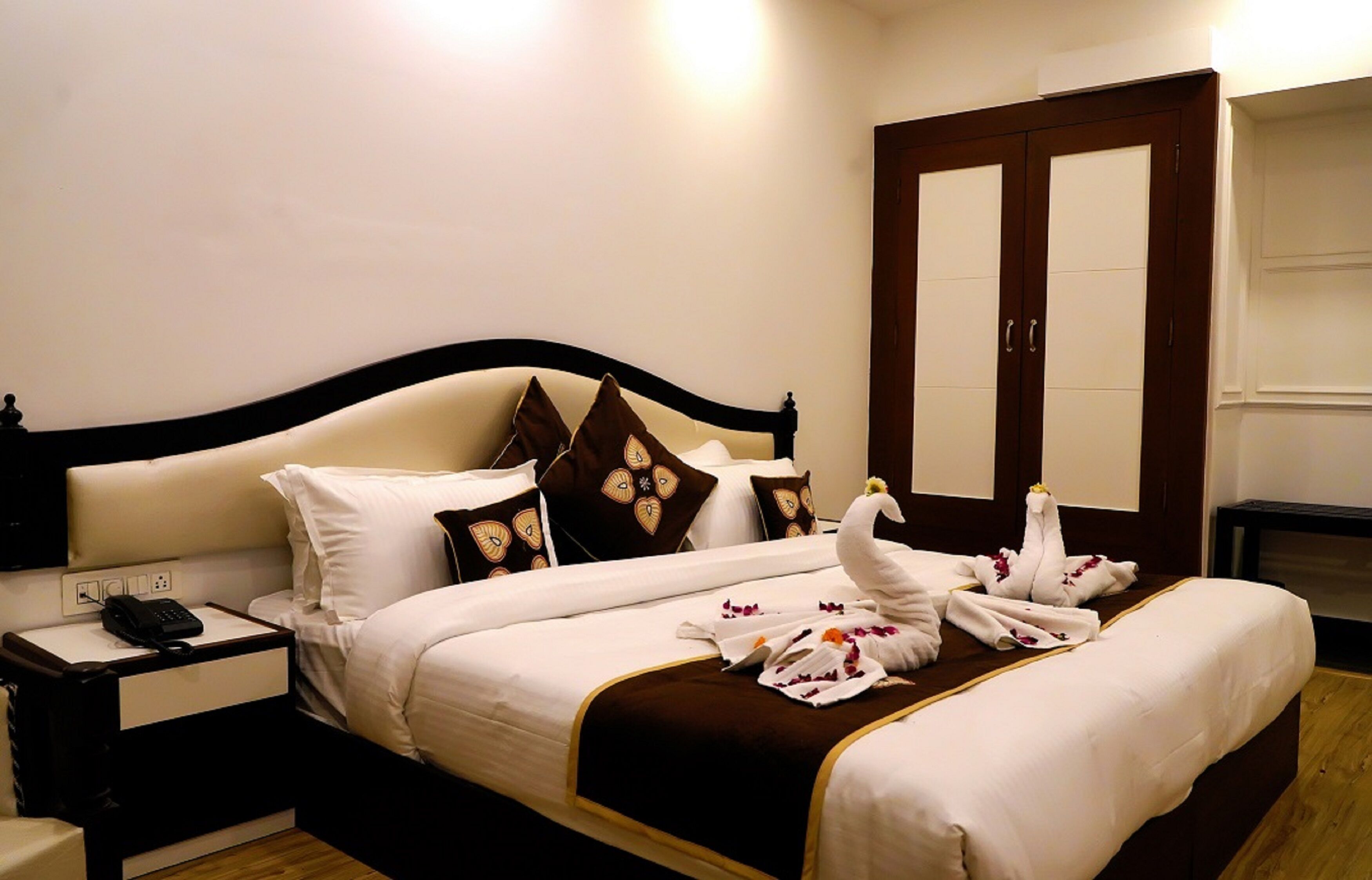 1 bedroom, in-room safe, desk, rollaway beds