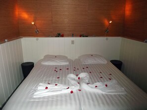 Tempat tidur lipat/tambahan, Wi-Fi gratis, dan seprai linen