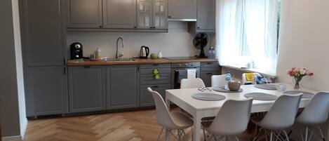 Apartment, 2 Bedrooms | Private kitchen