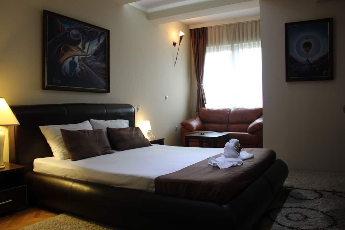 Deluxe Double Room, Jetted Tub, Mountain View