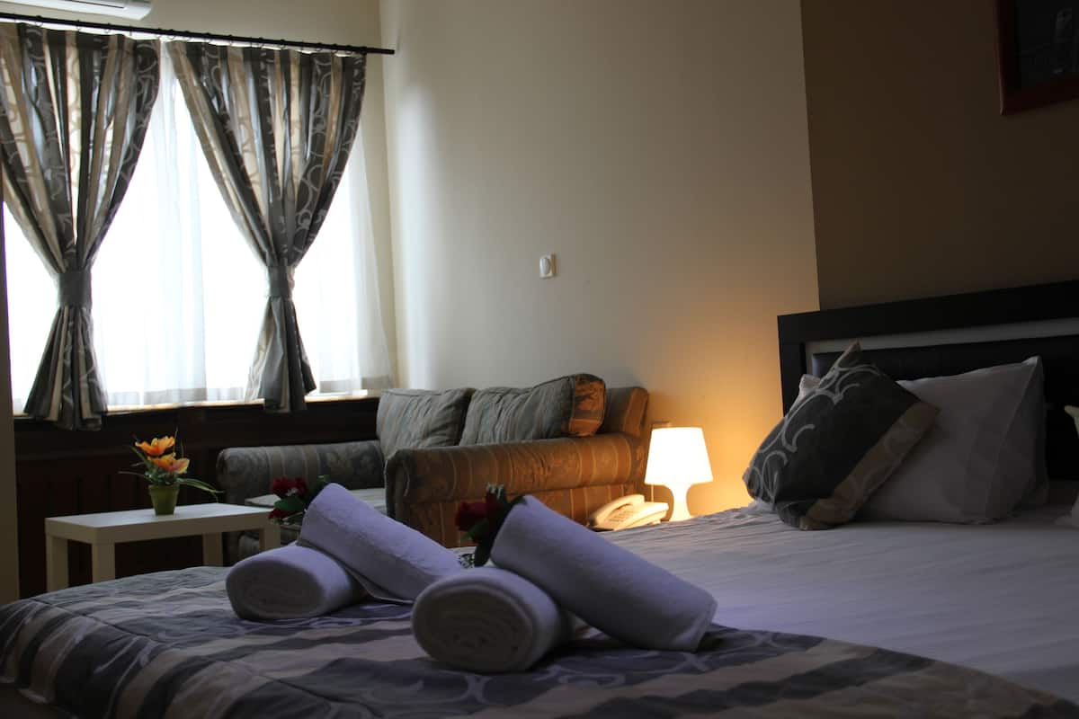 Deluxe Double Room, Jetted Tub, Mountain View